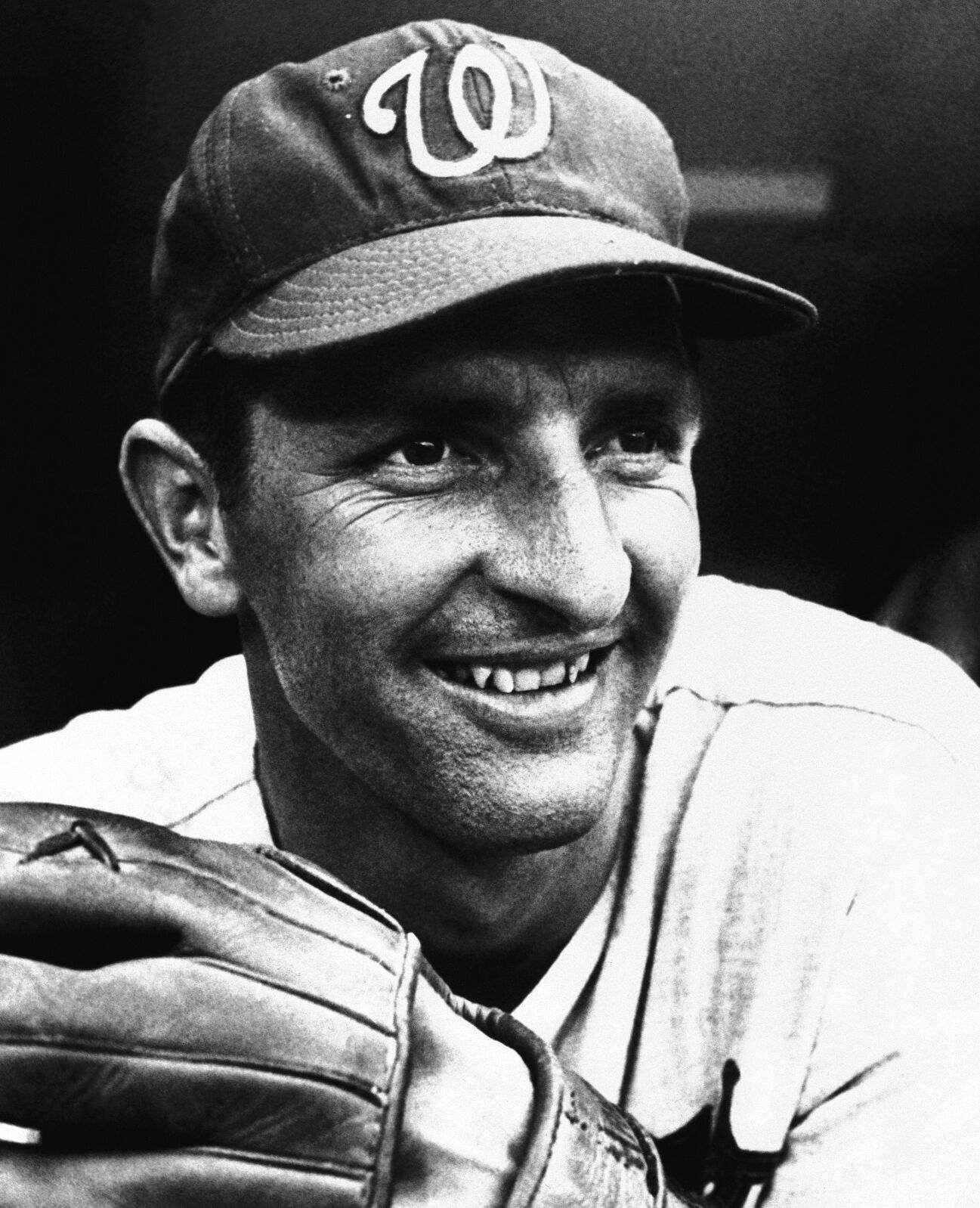 1968: Washington's Ron Hansen pulls off unassisted triple play against Cleveland